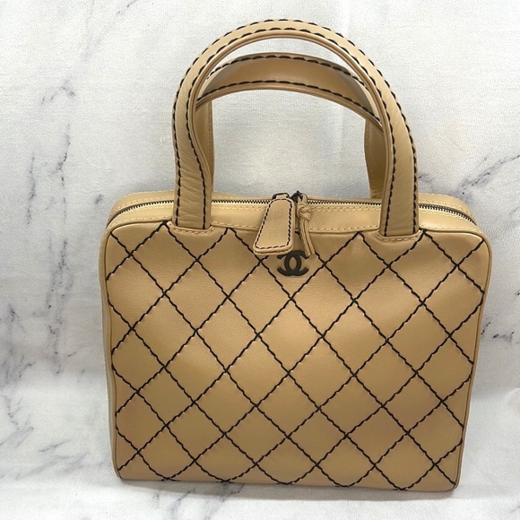 CHANEL Surpique Wild Stitch With Pouch - Picture 4 of 17